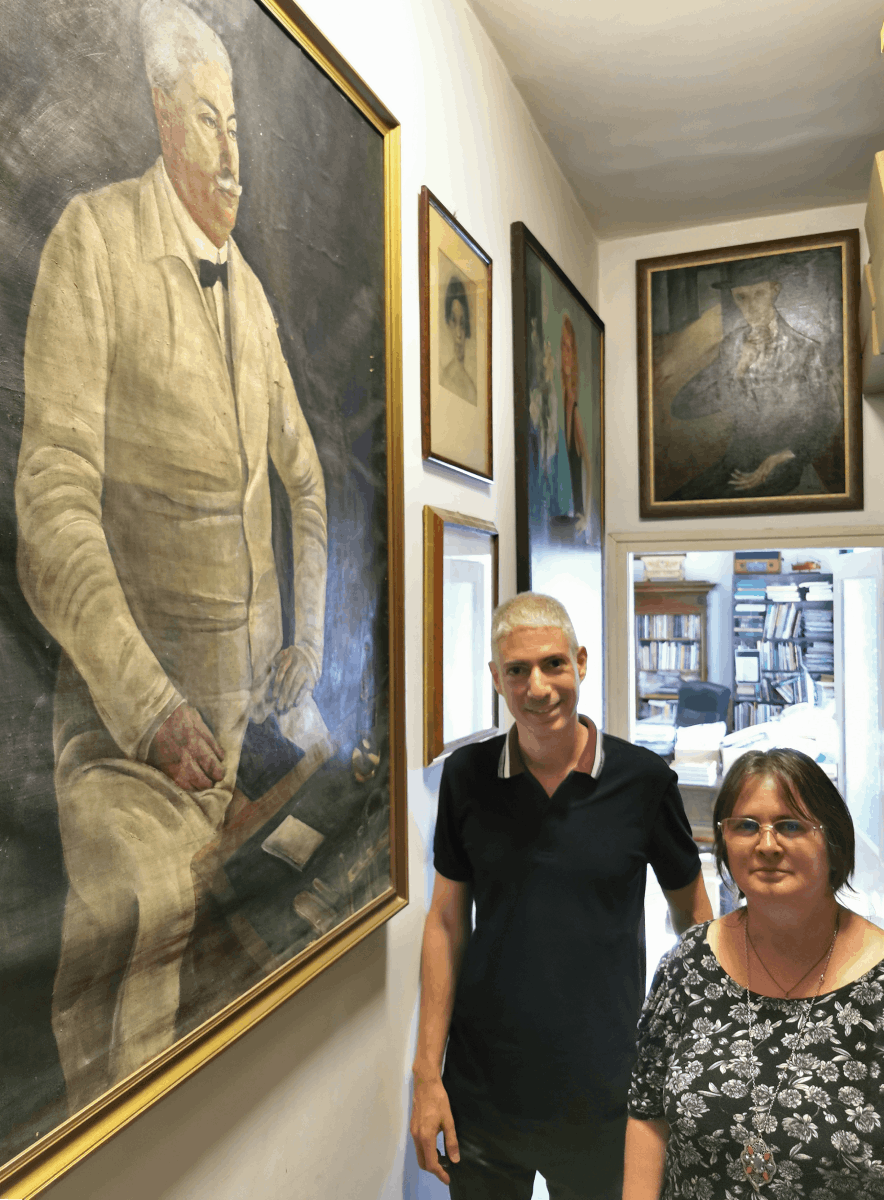 Daniel Rauscher-Peleg with Számadó Emese at the Komáromi Klapka György Múzeum, 3 September 2020.
