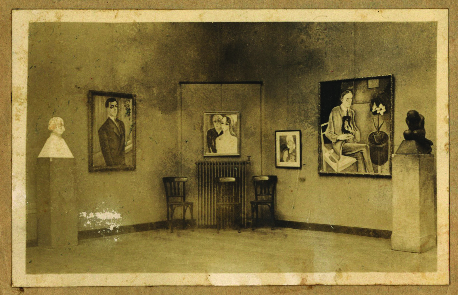 A wall of the 1935 Nemzeti Szalon estate exhibition, four Rauscher paintings hung in a row